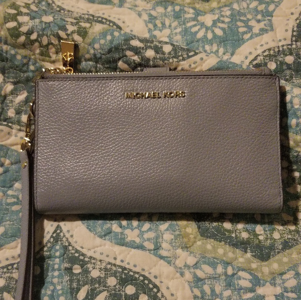 Michael Kors - Adele Double Zip iPhone7 Wallet